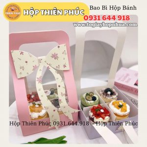 Hộp nơ hồng đựng 4 ly tiramisu - Túi nơ tím đựng 4 ly mousse - Túi quà tặng nơ tím - nơ hồng đựng bánh làm quà tặng - Túi nơ tím - Túi nơ Hồng kem hộp 4 cupcake mica